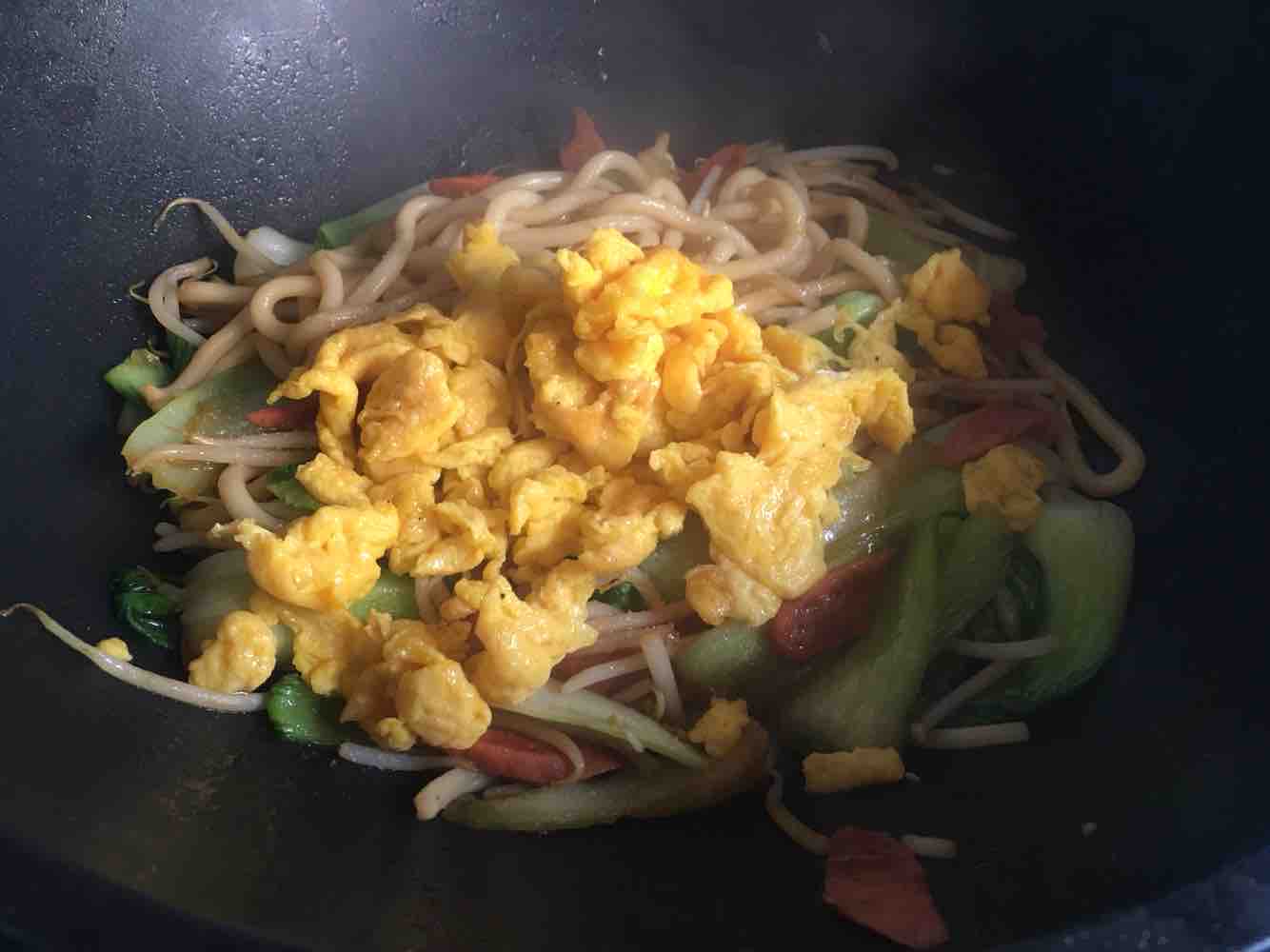 Fried Udon with Sausage and Egg recipe