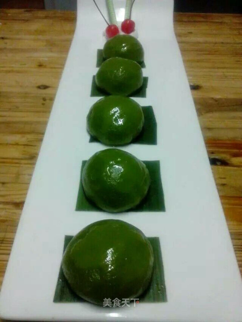 Green Dumpling Ingredients: 3 Packs of Glutinous Rice Flour (500g Per Pack), 1 Pack of Sticky Rice Flour (500g Per Pack), 500g Soft White Sugar, 100 Green Juice recipe