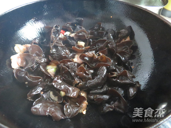 Stir-fried Twice Cooked Pork with Fungus recipe