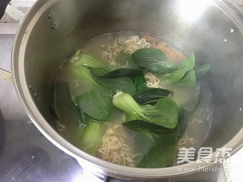 Instant Noodles in Broth recipe