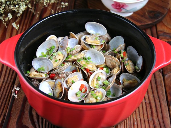 Clams with Minced Meat and Vermicelli in Clay Pot recipe