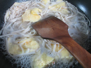 Dried Noodle Soup with Duck Egg and Cabbage Core recipe