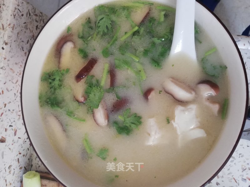 Crucian Carp and Mushroom Tofu Soup recipe