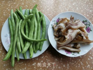 Snacks ~ Fried Pork Ears with Shredded Beans recipe