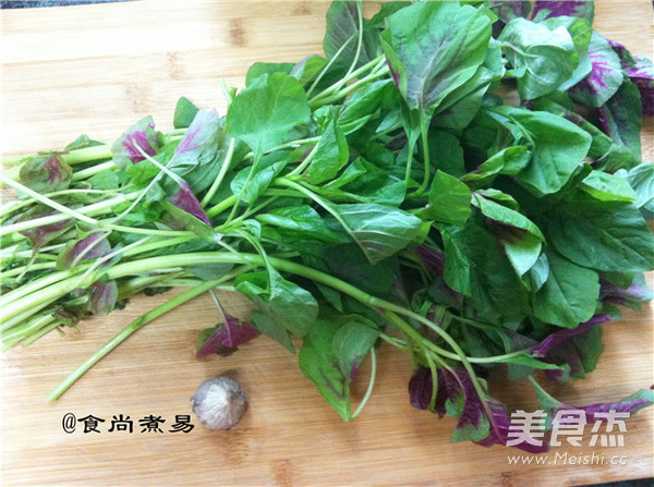 Stir-fried Amaranth with Garlic recipe