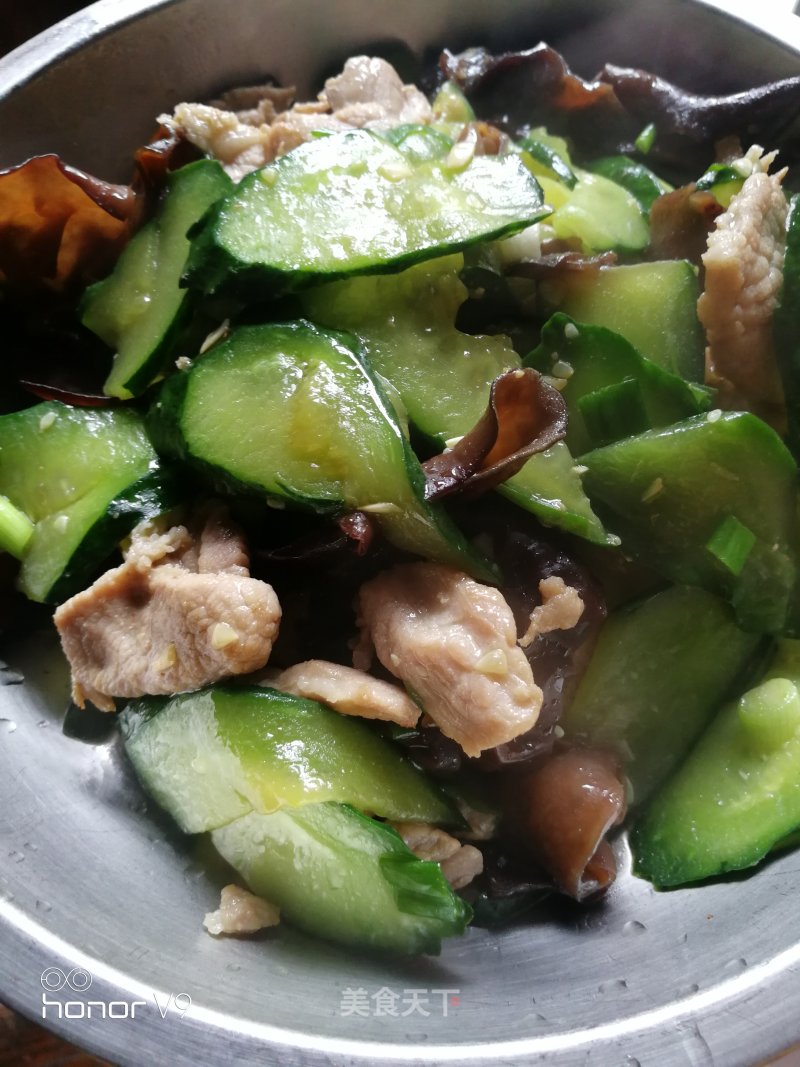Fried Fungus with Sliced Pork and Cucumber recipe