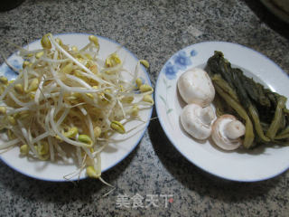 Stir-fried Soy Sprouts with Mushroom and Pickled Vegetables recipe