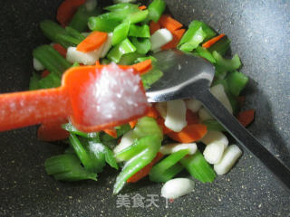 Stir-fried Celery with Carrots and Water Chestnuts recipe