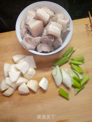 Braised Pork with Taro recipe