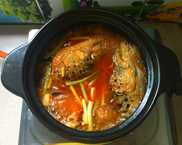 Red and Sour Soup Salmon Head Duck Blood Pot recipe