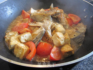 Braised Salmon Head with Tomato Tofu recipe