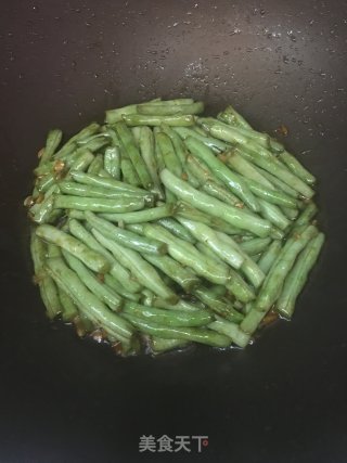 Stir-fried Beans with Garlic recipe