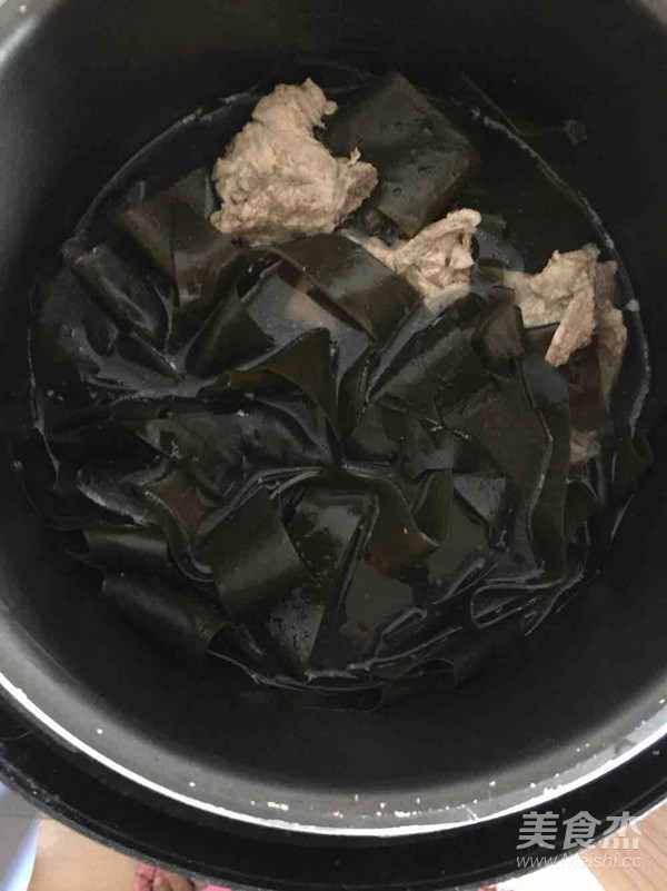 Pork Ribs Seaweed Soup recipe