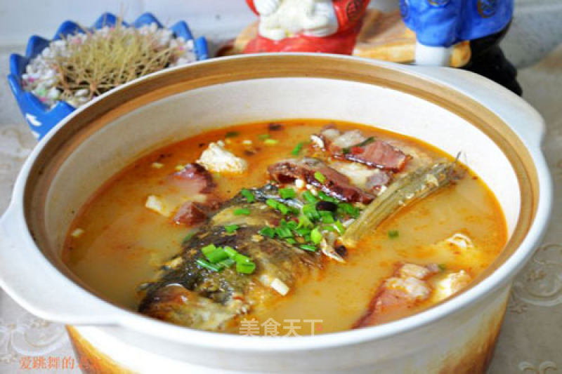 Stewed Silver Carp Head with Frozen Tofu and Bacon recipe