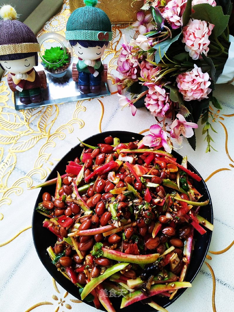 Peanuts Mixed with Radish Skins recipe