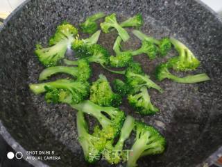 Stir-fried Broccoli with Agaricus and Carrots recipe