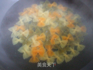 Western Food in China-mushroom Butterfly Noodles recipe