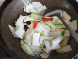 Stir-fried Gourd with Egg and Ham recipe