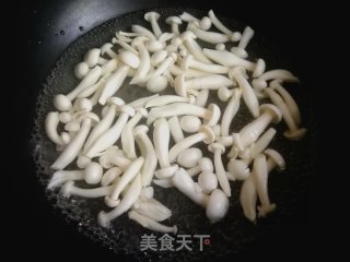 Stewed Pork Ribs with White Mushroom recipe