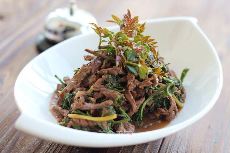 Stir-fried Beef with Pepper Sprouts