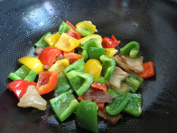 Stir-fried Twice-cooked Pork with Colored Peppers recipe