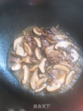 Stir-fried Mushrooms with Sliced Pork recipe
