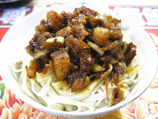 Kidney Bean Diced Pork Noodles recipe