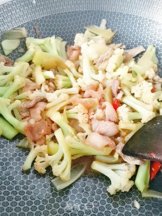 Cauliflower Stir-fried Pork recipe
