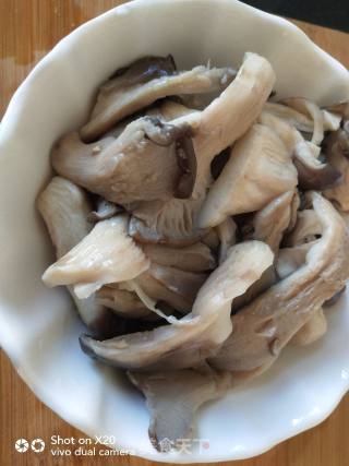 Stir-fried Pork with Fresh Mushrooms recipe