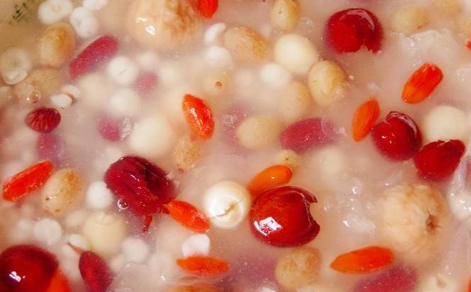 Home-cooked Practice of Barley, Gorgon, Lotus Seed Porridge, How to Make Weight Loss Porridge recipe