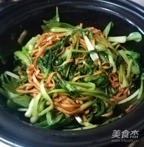 Stir-fried Noodles with Chicken Festive Vegetables recipe