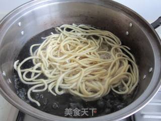 Braised Noodles with Celery and Fungus Meat recipe