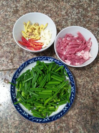 Stir-fried Pork with Chives recipe