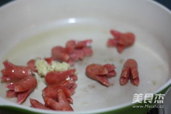 Stir-fried Crispy Sausage with Broccoli recipe