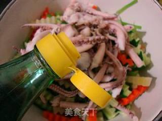 Refreshing Small Cold Dish---------【squid Mixed with Scallion Oil and Seasonal Vegetables】 recipe