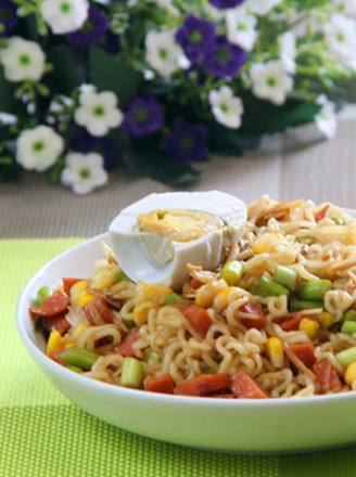 Fried Instant Noodles with Vegetables
