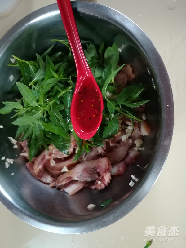 Coriander Mixed with Pork Head recipe