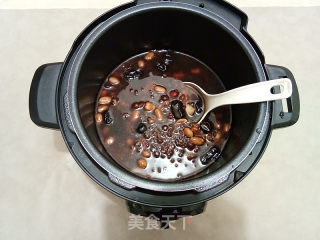 Porridge with Red Dates and Peanuts recipe