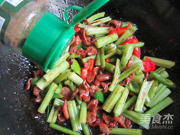 Stir-fried Chicken Gizzards with Celery recipe