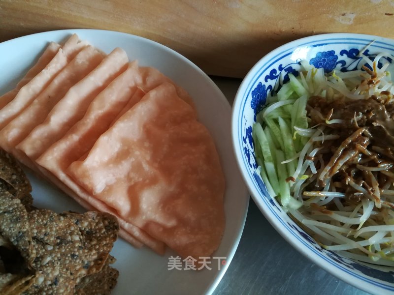 Mung Bean Sprouts Mixed with Cucumber and Steamed Cake