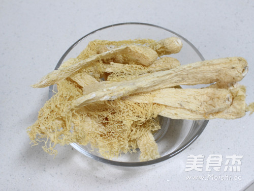Duck Leg Soup with Bamboo Fungus, Flower and Mushroom recipe