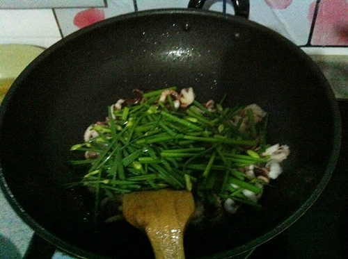 Stir-fried Octopus with Leek Moss recipe