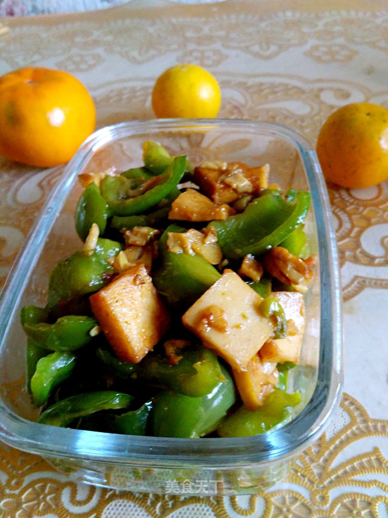 Stir-fried Fish Tofu with Bell Pepper recipe
