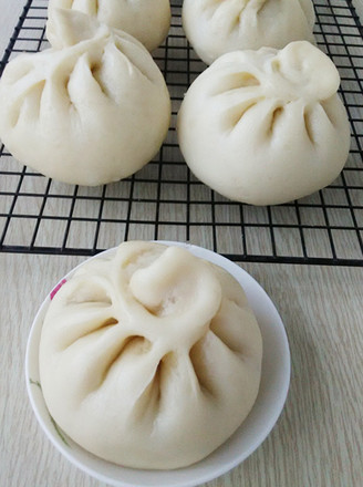 Steamed Buns with Grey Cabbage and Meat