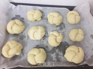 Flower-shaped Milk Bread that is Rich in Milk Flavor and Will Fall in Love with One Bite recipe
