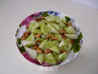 Stir-fried Cucumber with Cashew Nuts recipe