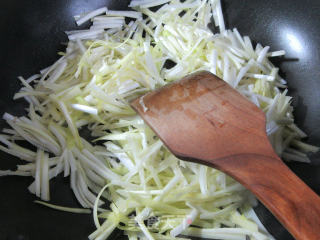 Stir-fried Thousand Page Tofu with Leek Sprouts recipe