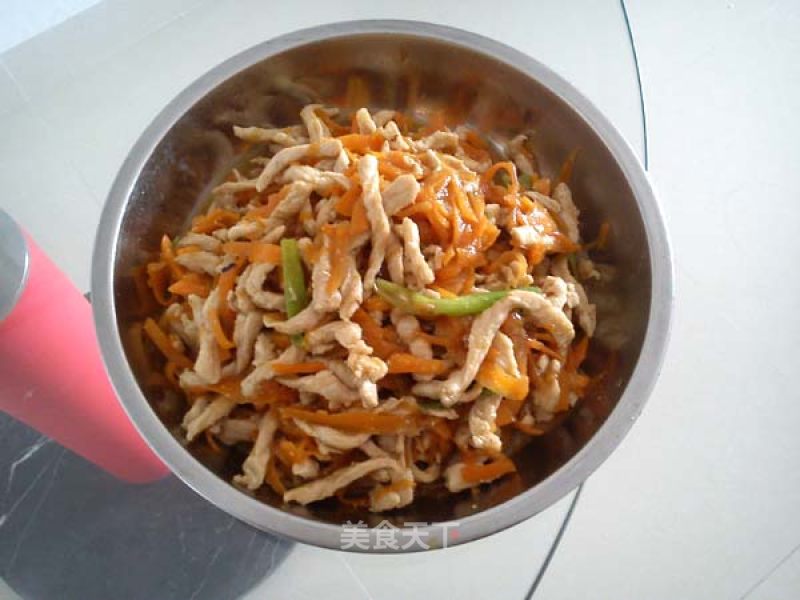 Stir-fried Shredded Pork with Light Carrot recipe