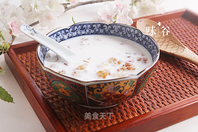 Milk Stewed Peach Gum for Beauty and Beauty recipe