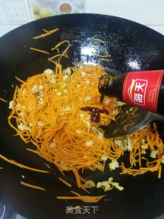 Stir-fried Pork with Shredded Carrots recipe